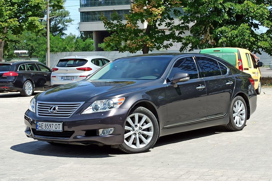 Продам Lexus LS 460 AWD  2010 года в Днепре