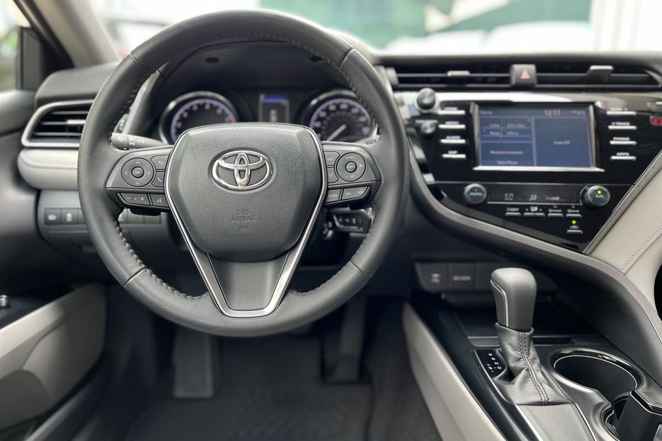 Продам Toyota Camry SE 2019 года в Киеве