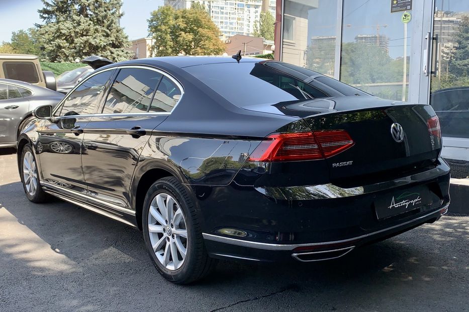 Продам Volkswagen Passat B8 R-line 2019 года в Киеве