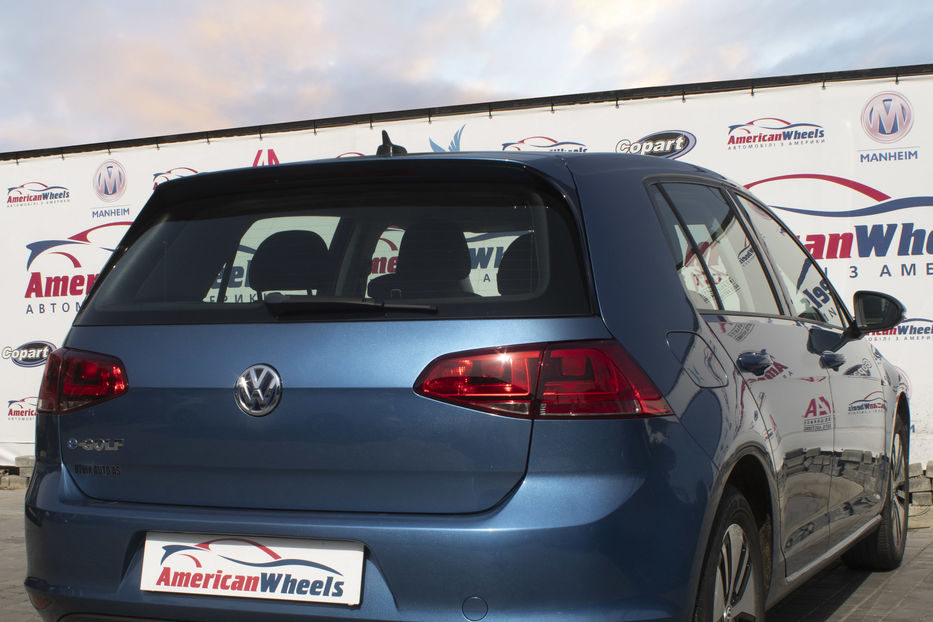 Продам Volkswagen e-Golf SE 2015 года в Черновцах