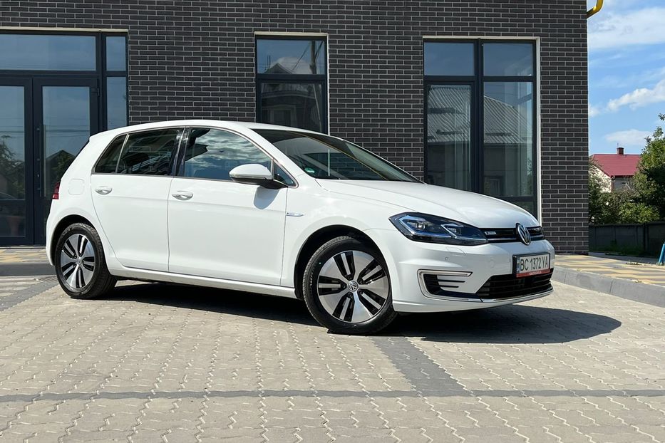 Продам Volkswagen e-Golf Авто в Україні не мальоване 2018 года в Львове