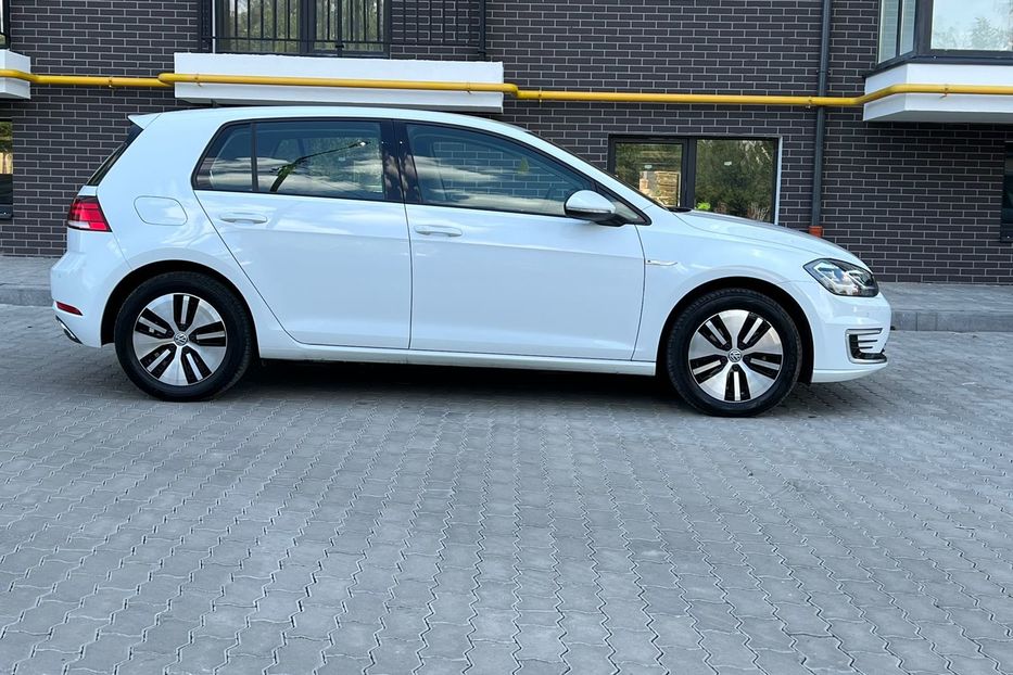 Продам Volkswagen e-Golf Авто в Україні не мальоване 2018 года в Львове