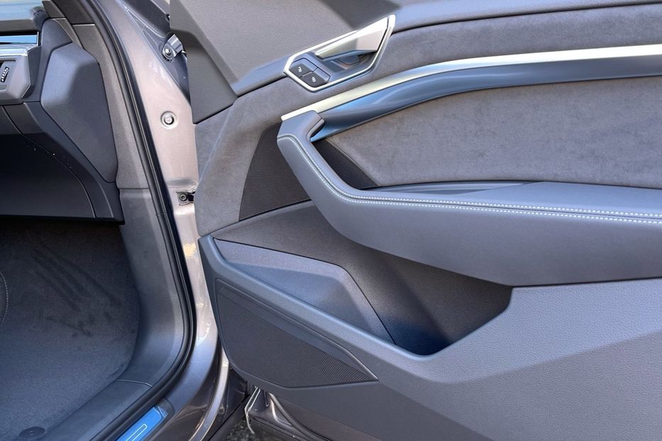 Продам Audi E-Tron 55 Advance NEW 2022 года в Киеве