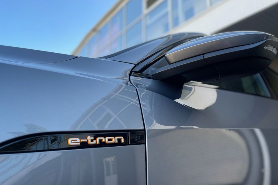 Продам Audi E-Tron 55 Advance NEW 2022 года в Киеве