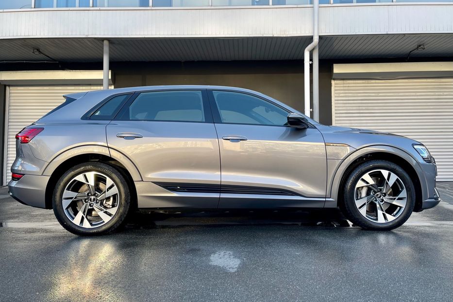 Продам Audi E-Tron 55 Advance NEW 2022 года в Киеве