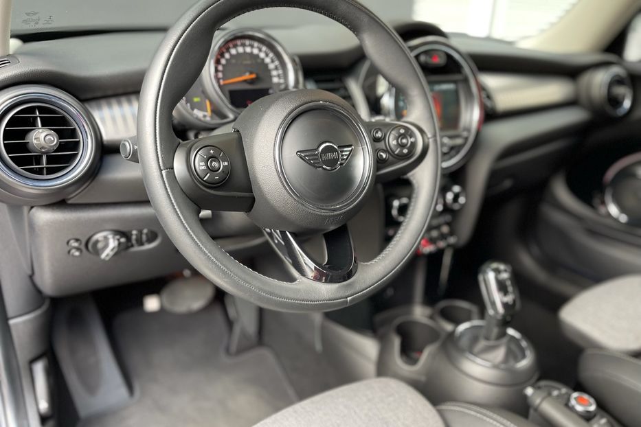 Продам MINI Cooper S Official  2018 года в Киеве