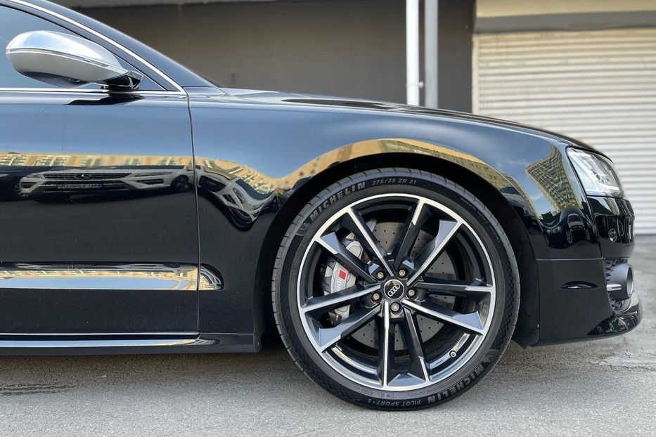 Продам Audi S8 Plus 2017 года в Киеве