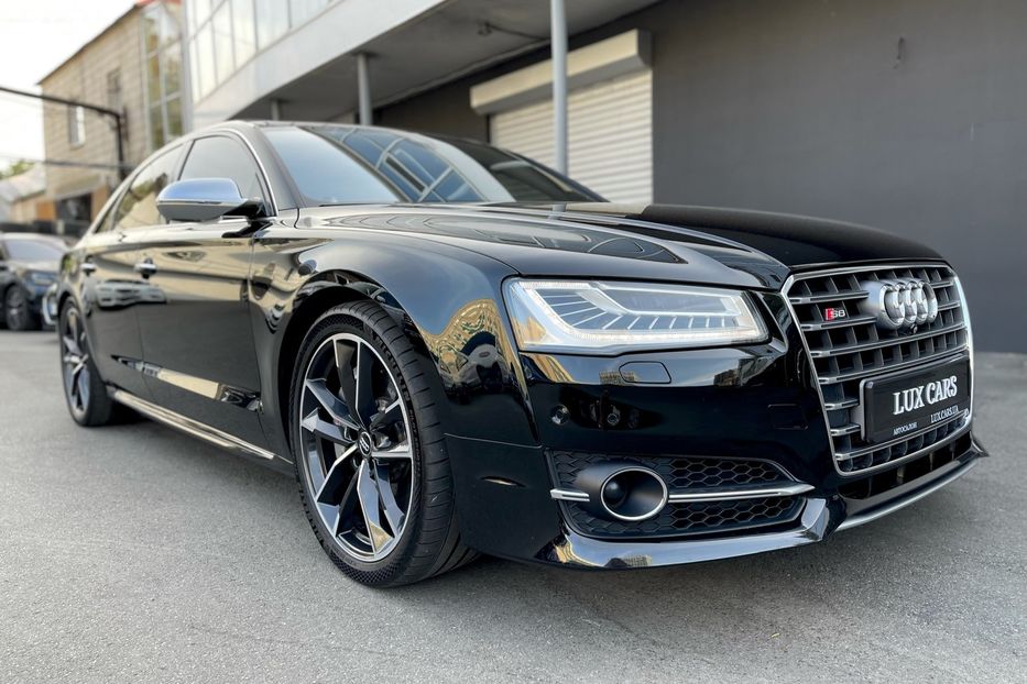 Продам Audi S8 Plus 2017 года в Киеве