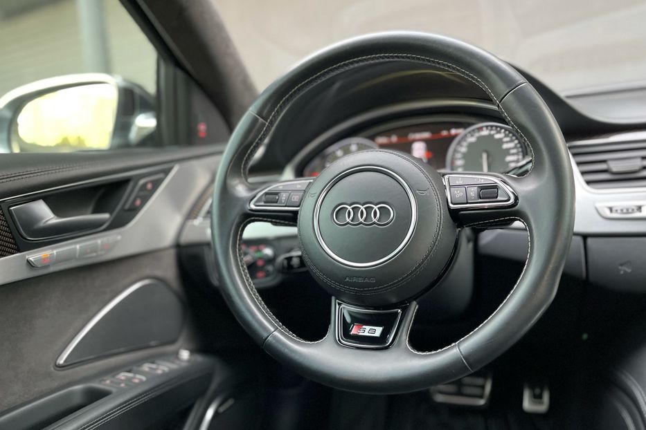 Продам Audi S8 Plus 2017 года в Киеве