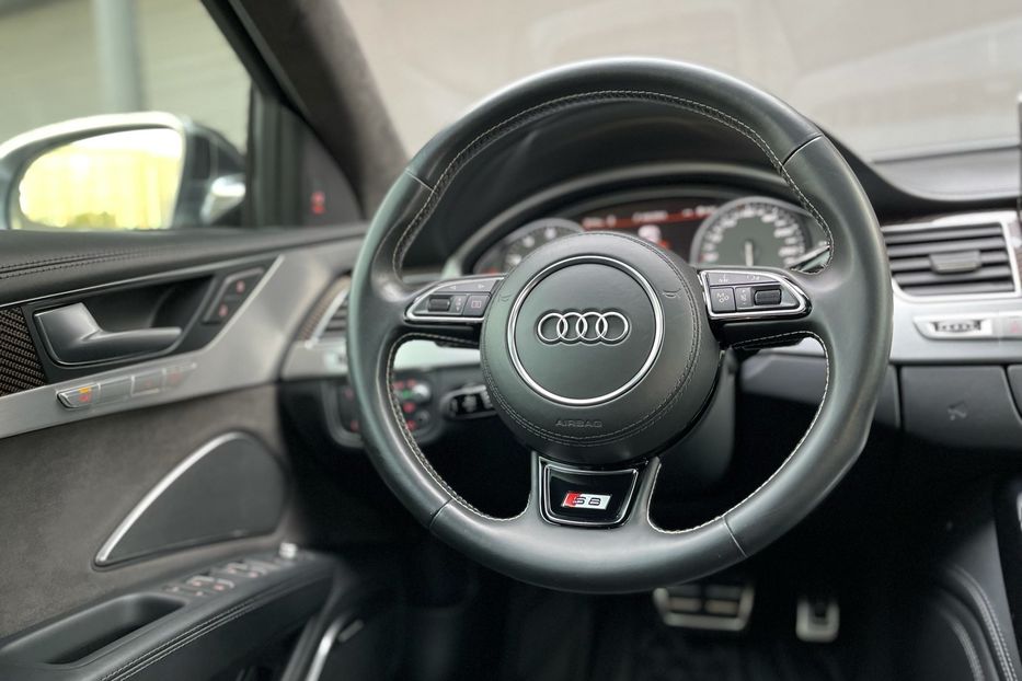 Продам Audi S8 Plus 2017 года в Киеве