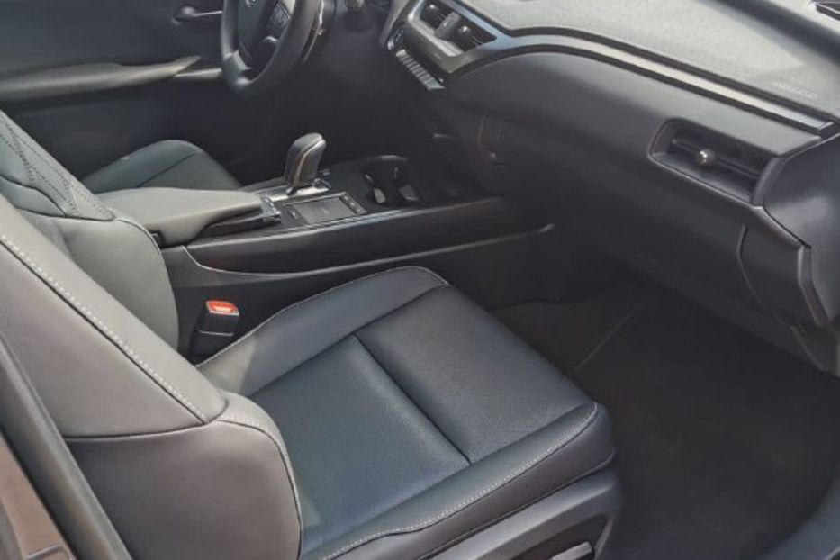 Продам Lexus NX 300 UX 300E 2021 года в Виннице