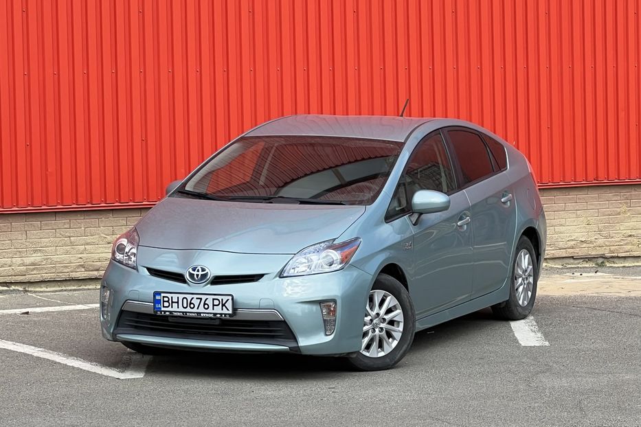 Продам Toyota Prius Plugin  2015 года в Одессе