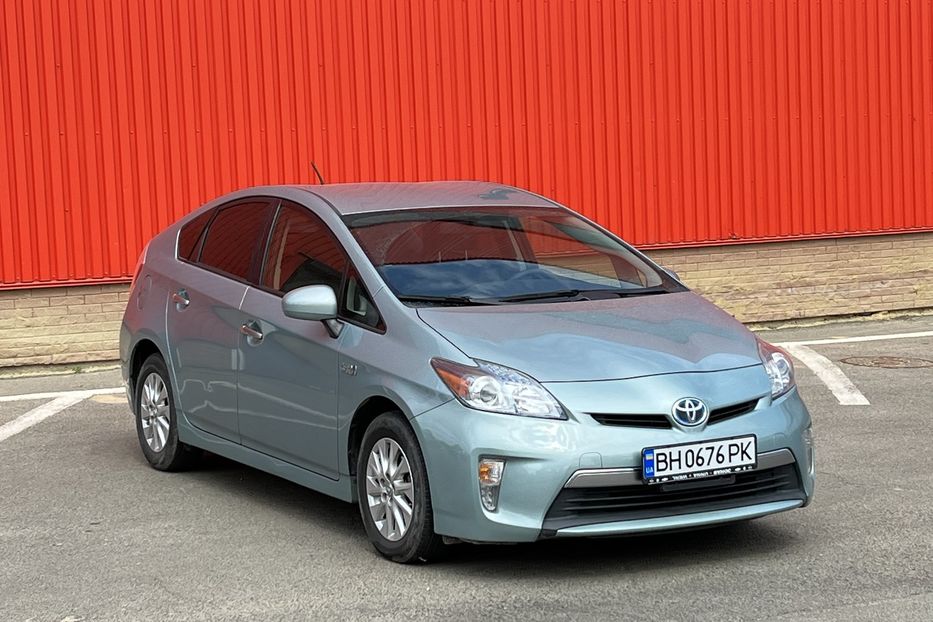 Продам Toyota Prius Plugin  2015 года в Одессе