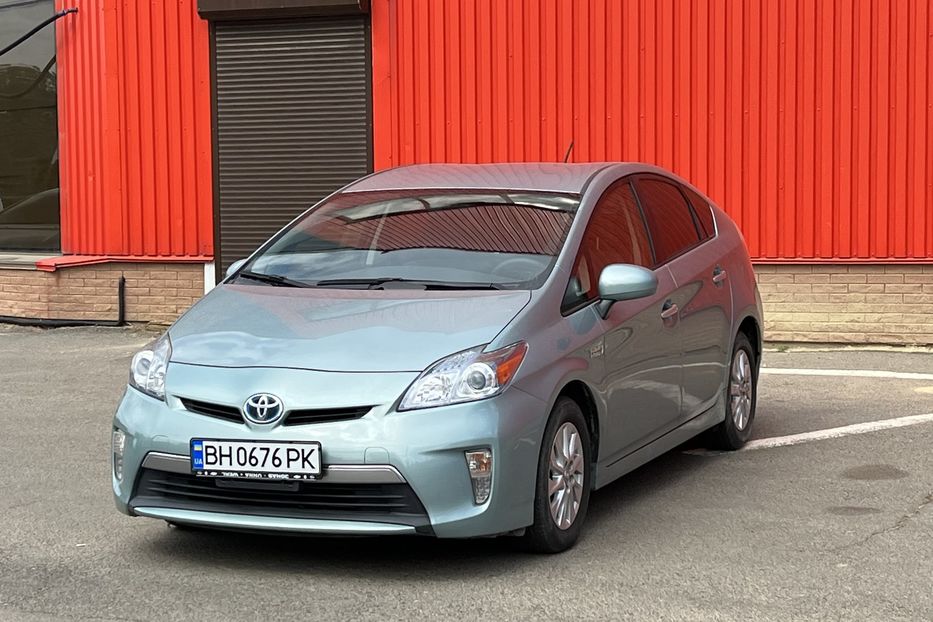 Продам Toyota Prius Plugin  2015 года в Одессе