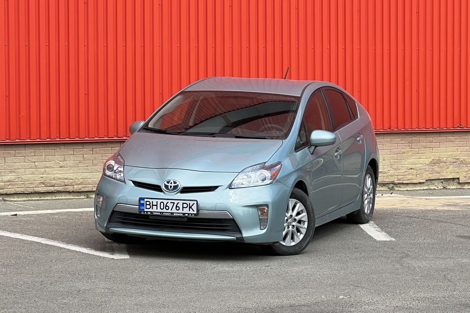 Продам Toyota Prius Plugin  2015 года в Одессе