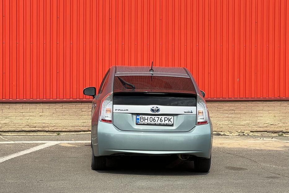 Продам Toyota Prius Plugin  2015 года в Одессе