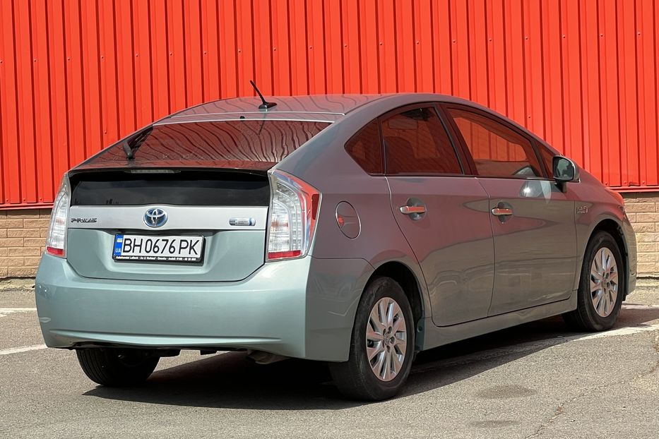 Продам Toyota Prius Plugin  2015 года в Одессе