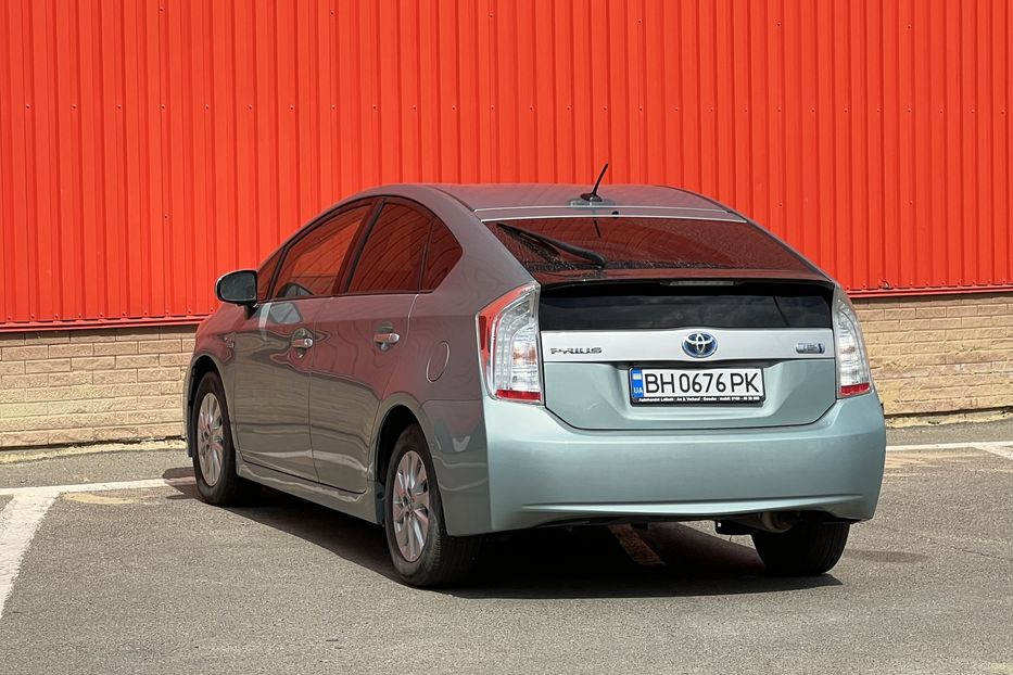 Продам Toyota Prius Plugin  2015 года в Одессе