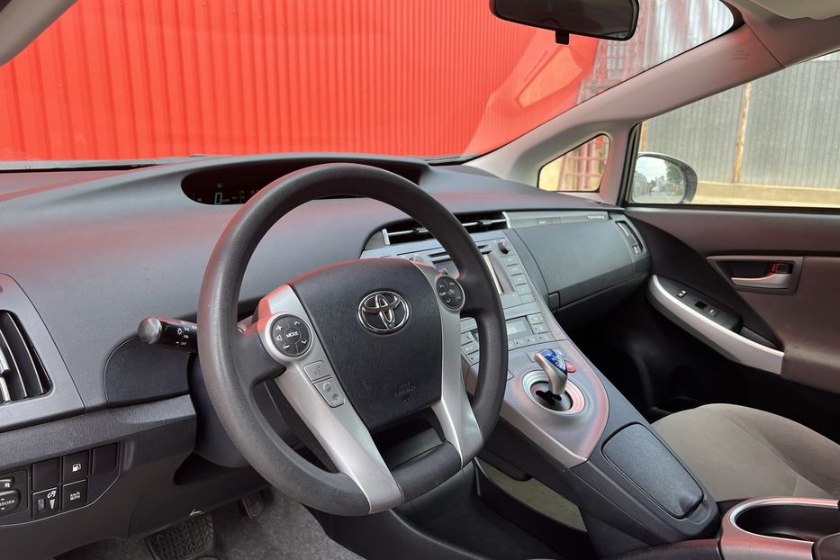 Продам Toyota Prius Plugin  2015 года в Одессе