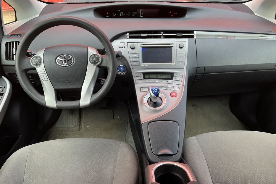 Продам Toyota Prius Plugin  2015 года в Одессе