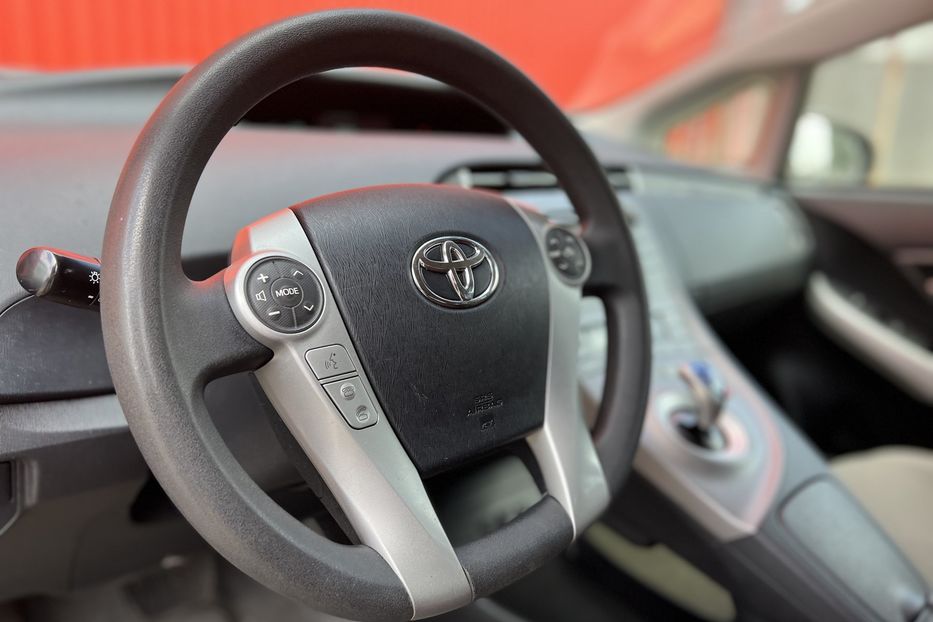 Продам Toyota Prius Plugin  2015 года в Одессе