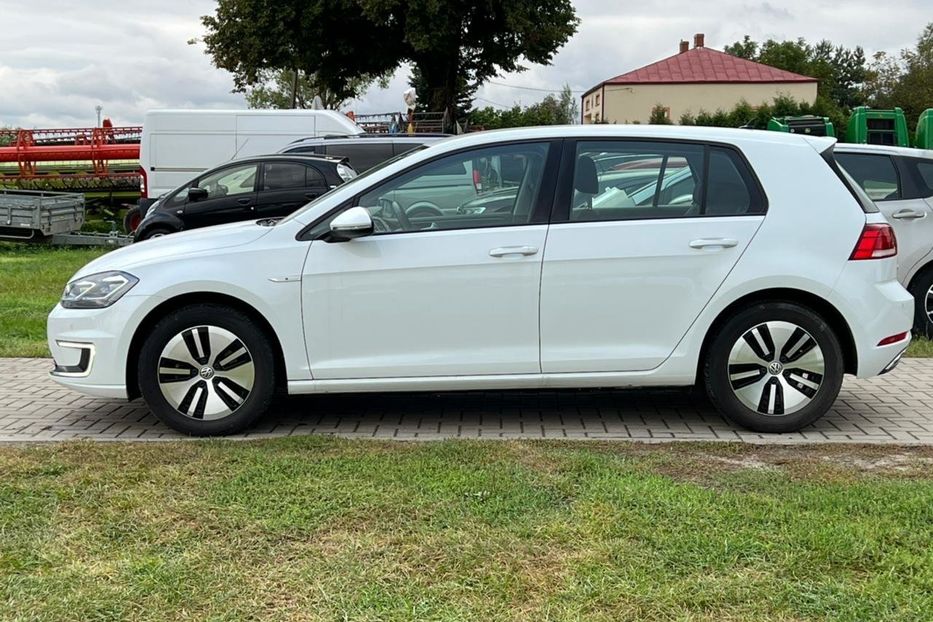Продам Volkswagen e-Golf на заряді 300+ 2018 года в Львове