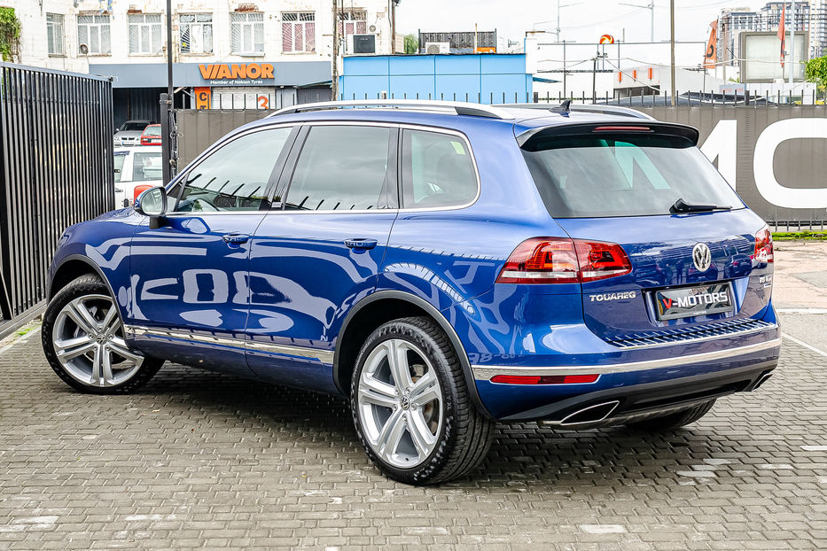 Продам Volkswagen Touareg 3.0TDi Executive Edition 2017 года в Киеве