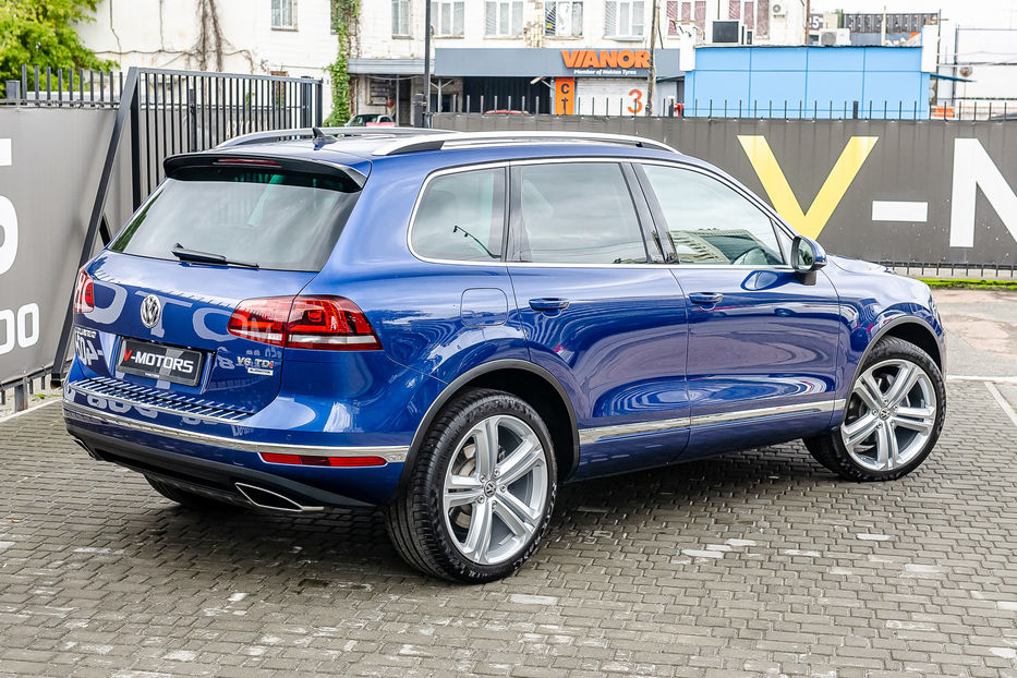 Продам Volkswagen Touareg 3.0TDi Executive Edition 2017 года в Киеве