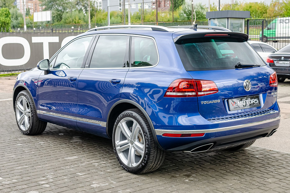 Продам Volkswagen Touareg 3.0TDi Executive Edition 2017 года в Киеве