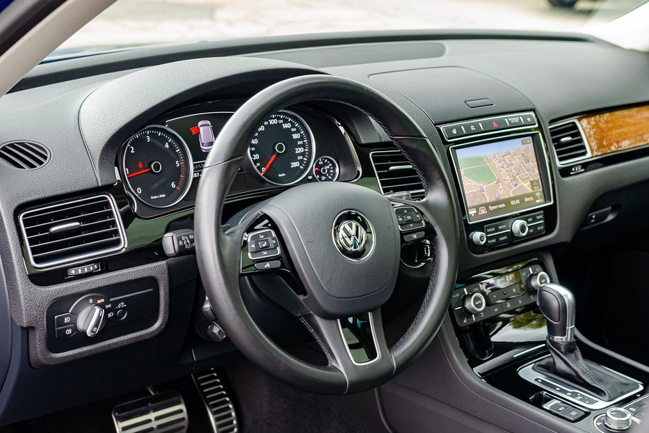 Продам Volkswagen Touareg 3.0TDi Executive Edition 2017 года в Киеве