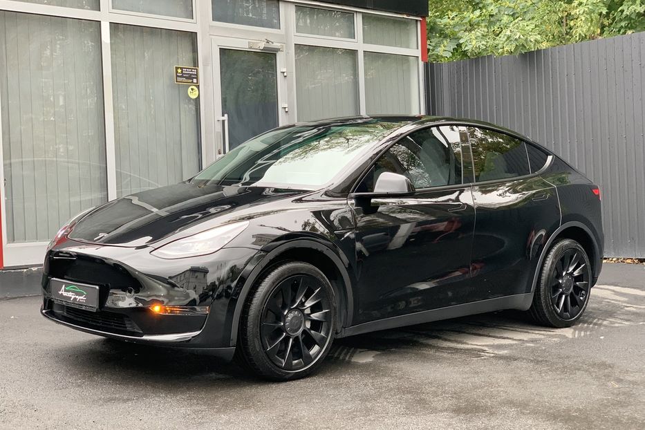 Продам Tesla Model Y Long Range Dual Motor 2020 года в Киеве