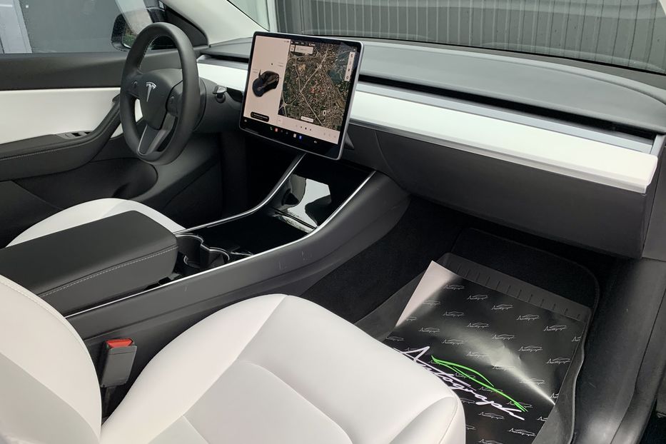 Продам Tesla Model Y Long Range Dual Motor 2020 года в Киеве