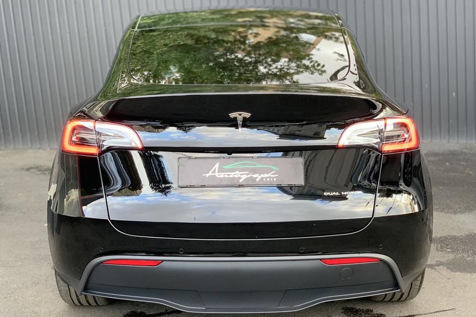 Продам Tesla Model Y Long Range Dual Motor 2022 года в Киеве