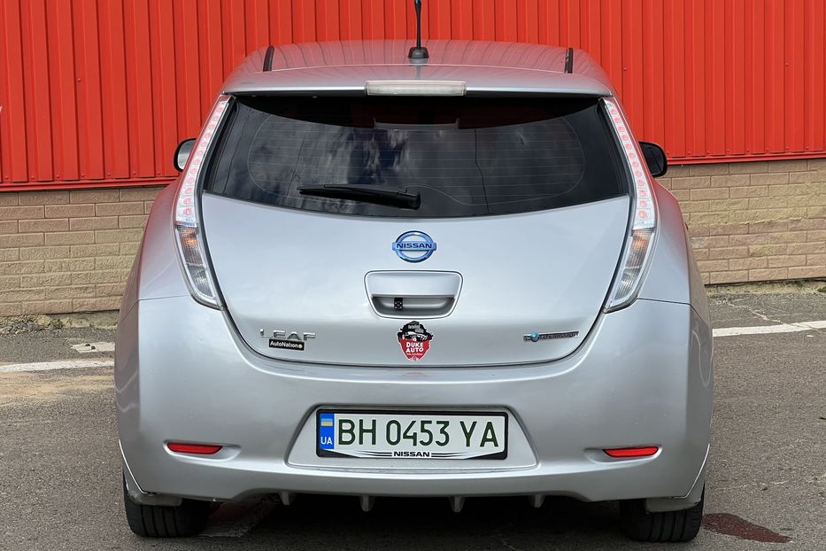 Продам Nissan Leaf Новая батарея 200 км запас 2014 года в Одессе