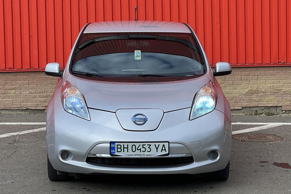 Продам Nissan Leaf Новая батарея 200 км запас 2014 года в Одессе