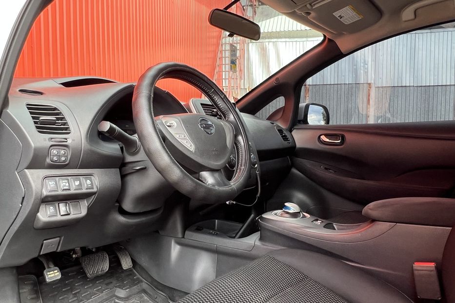 Продам Nissan Leaf Новая батарея 200 км запас 2014 года в Одессе