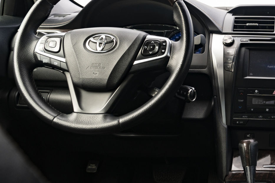 Продам Toyota Camry Elegance Official 2014 года в Черновцах