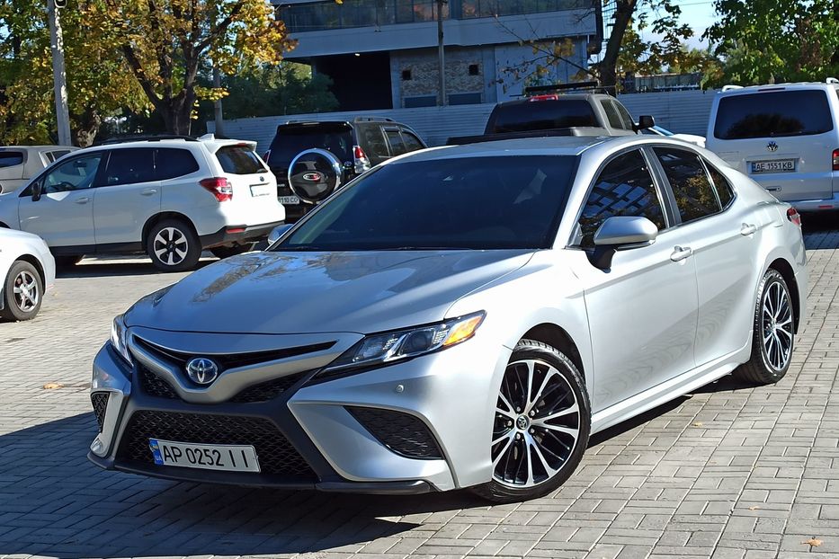 Продам Toyota Camry SE 2018 года в Днепре