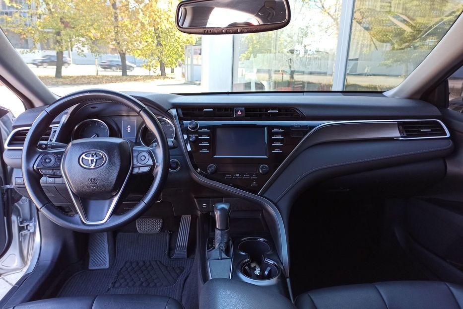 Продам Toyota Camry SE 2018 года в Днепре