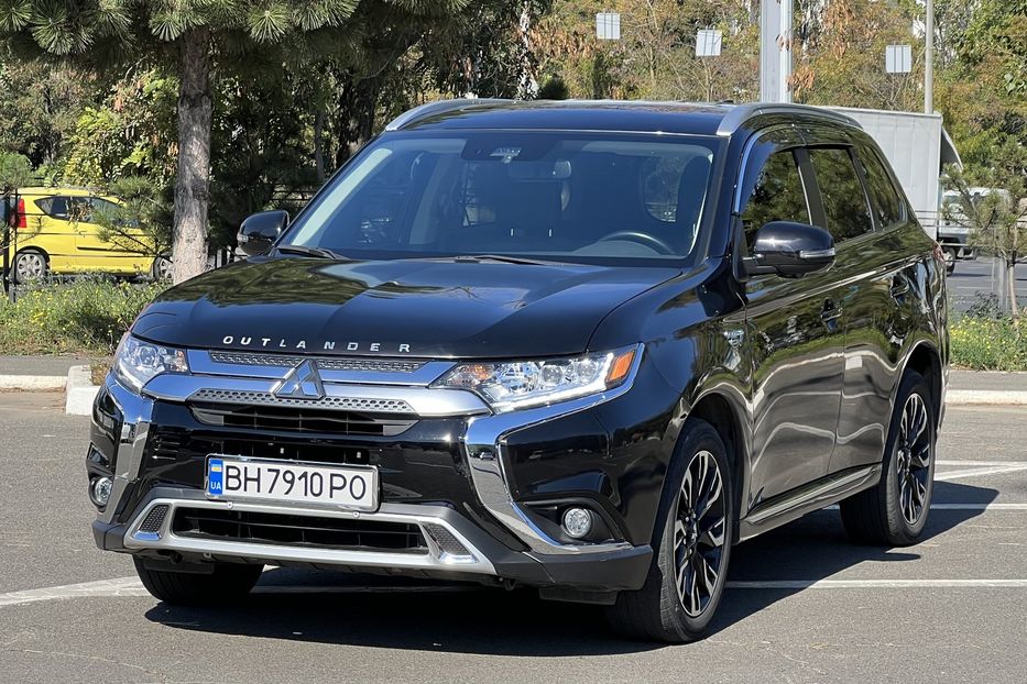 Продам Mitsubishi Outlander Plugin hybrid GT Full Maximal 2019 года в Одессе