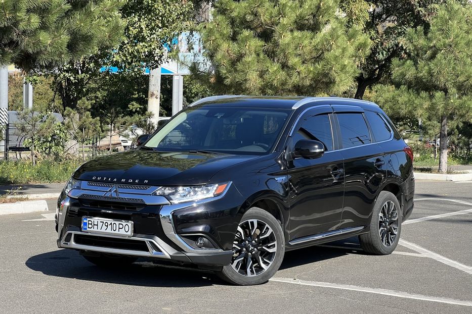 Продам Mitsubishi Outlander Plugin hybrid GT Full Maximal 2019 года в Одессе