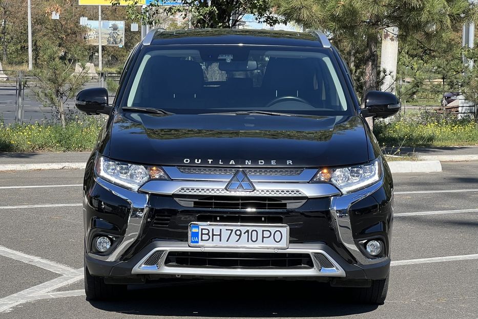 Продам Mitsubishi Outlander Plugin hybrid GT Full Maximal 2019 года в Одессе