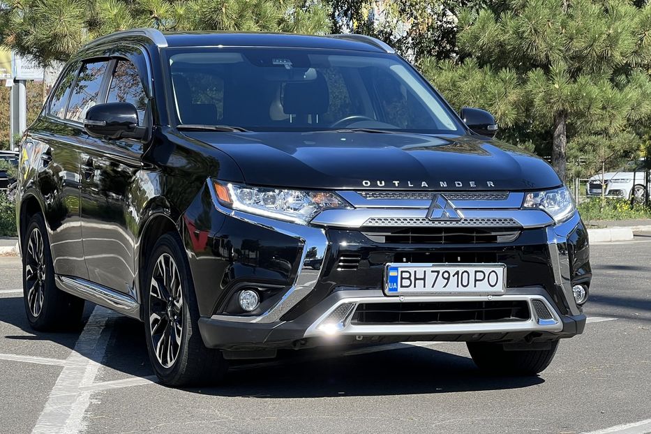 Продам Mitsubishi Outlander Plugin hybrid GT Full Maximal 2019 года в Одессе