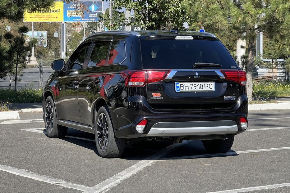 Продам Mitsubishi Outlander Plugin hybrid GT Full Maximal 2019 года в Одессе