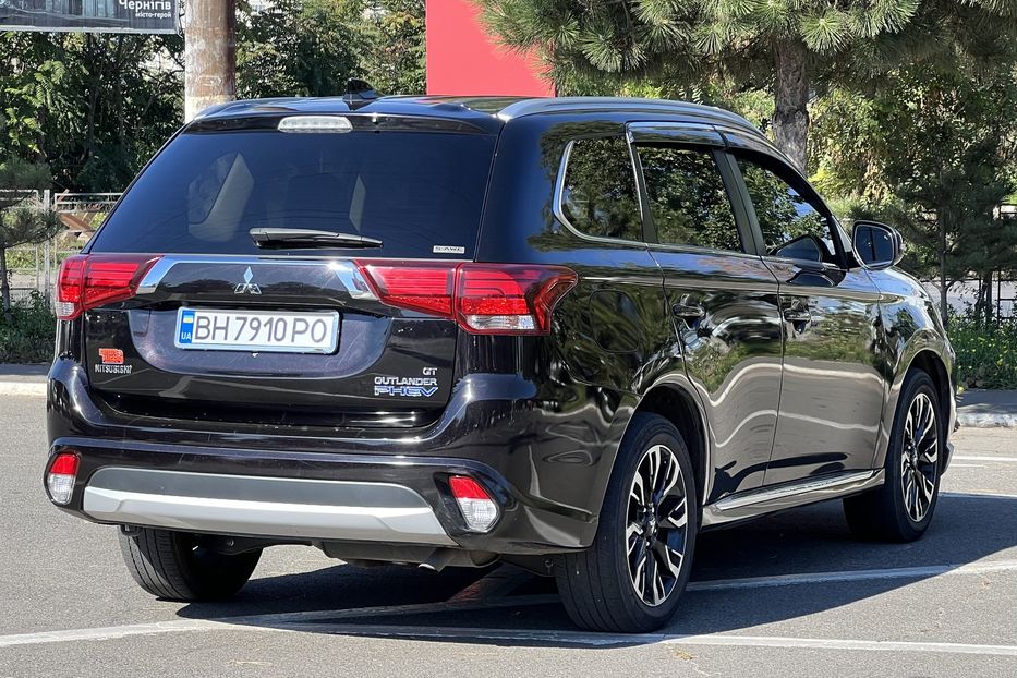 Продам Mitsubishi Outlander Plugin hybrid GT Full Maximal 2019 года в Одессе