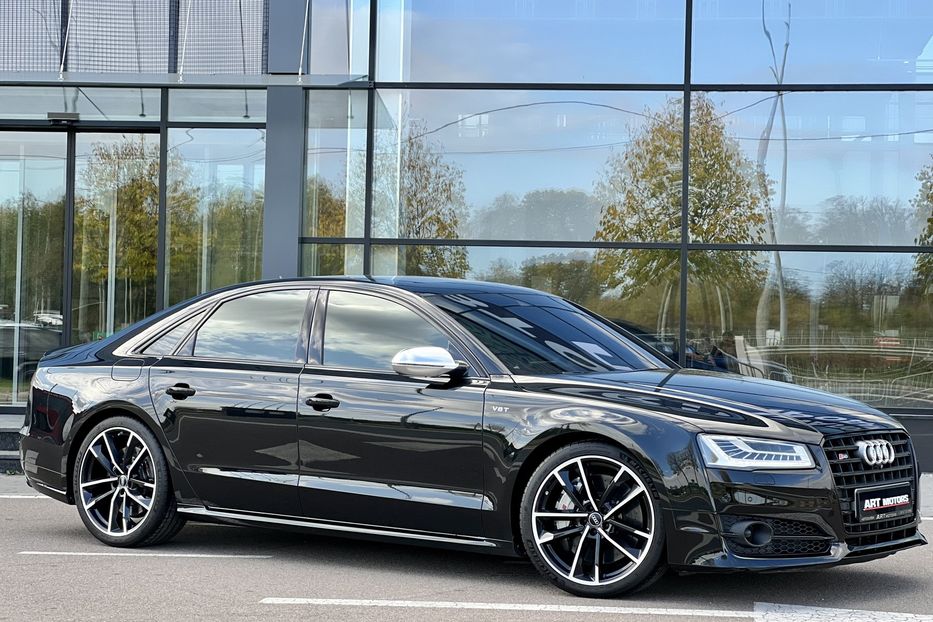 Продам Audi S8 2016 года в Киеве