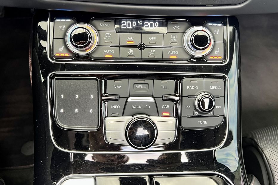 Продам Audi S8 2016 года в Киеве