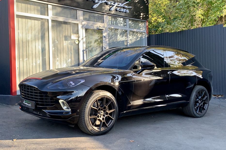 Продам Aston Martin V8 DBX 2021 года в Киеве