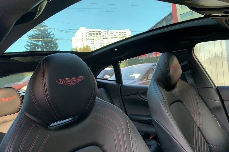 Продам Aston Martin V8 DBX 2021 года в Киеве