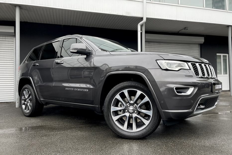 Продам Jeep Grand Cherokee Overland  2017 года в Киеве